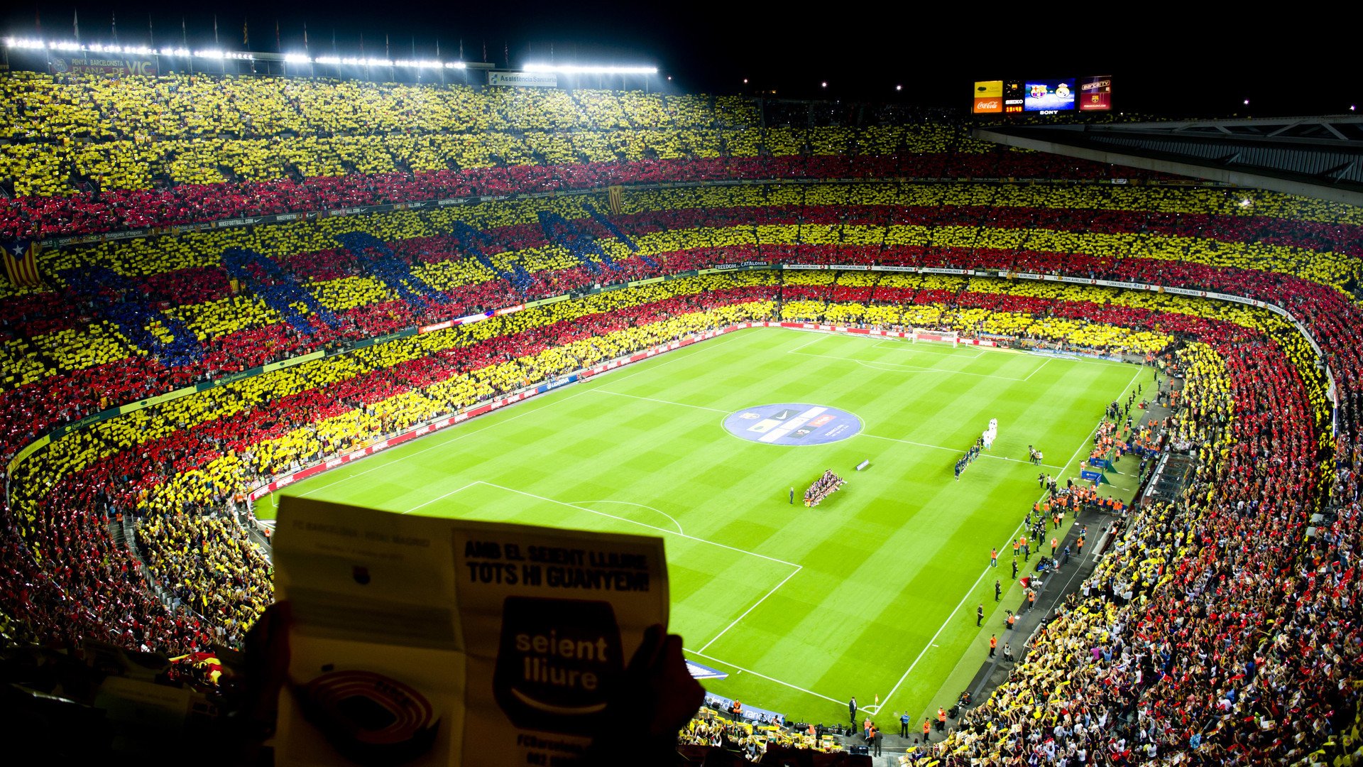 开云足球官网-当足球超越胜负，波尔图重伤倒地，维尼修斯与全队围拢祈祷的动人一幕，足球场上最动人的瞬间，胜负之外，维尼修斯与对手围拢祈祷